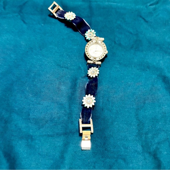 Blue and Silver Quartz movement Watch - Picture 9 of 9